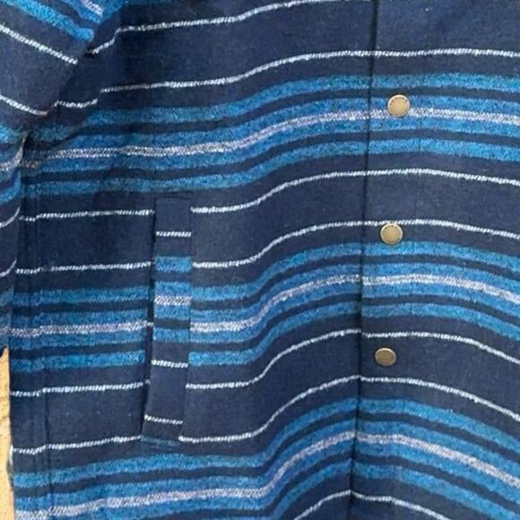 NWT Marine Layer Men’s Striped Snap Shacket in Dark Navy Baja Size Medium - Picture 3 of 5